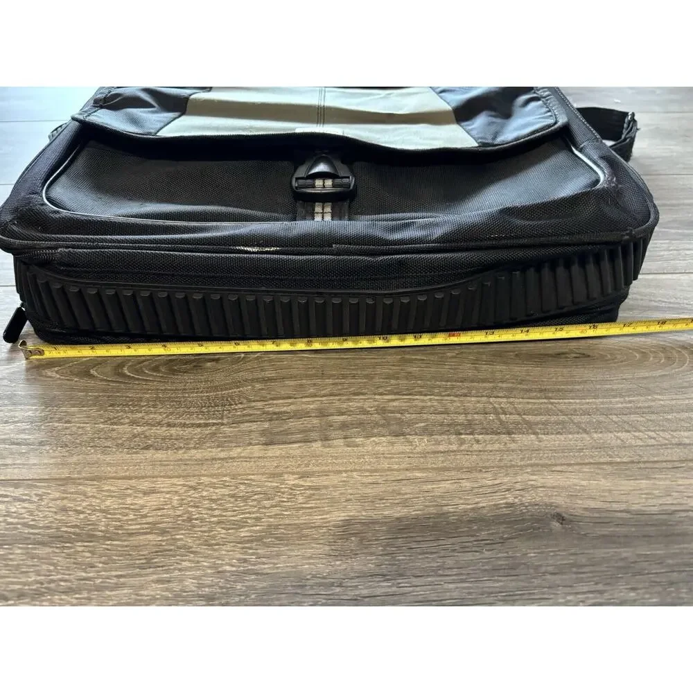 Targus 17” Blacktop Deluxe Laptop Case‎ w/ Dome Protection Softside Brief Case